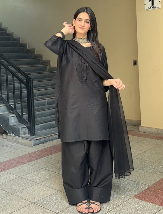 Black Blush (Embroidery 3.Pcs with Farshee Shalwar)