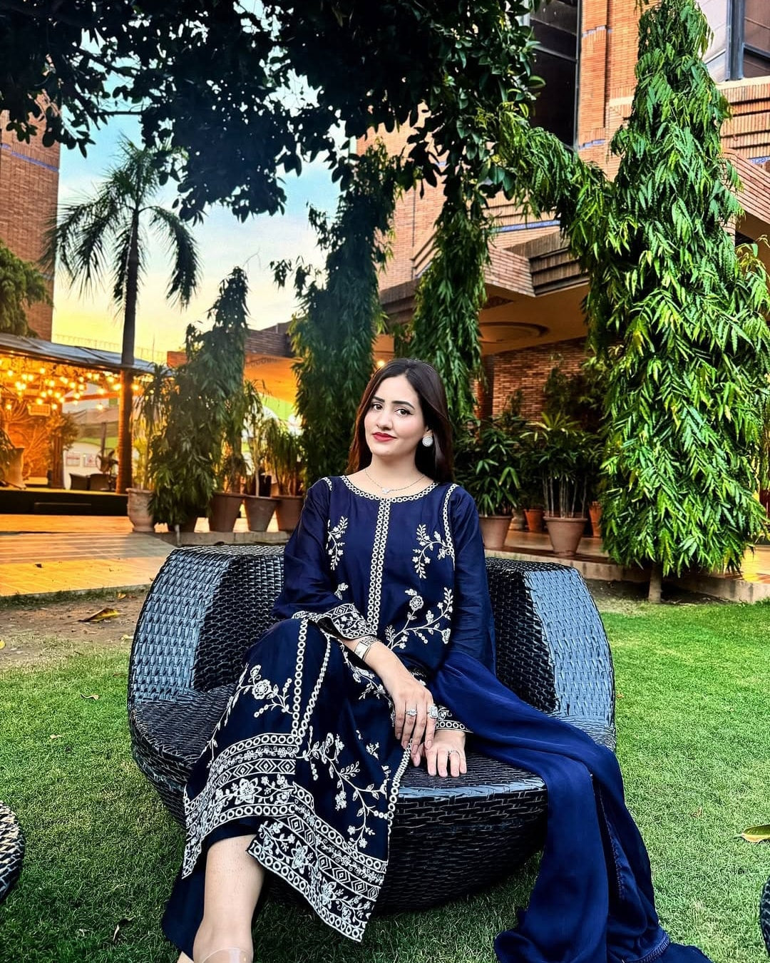 Blue Blair (Embroidery 3.Pcs)