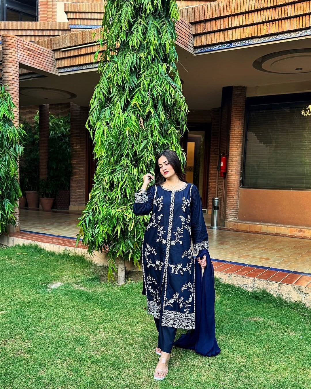 Blue Blair (Embroidery 3.Pcs)