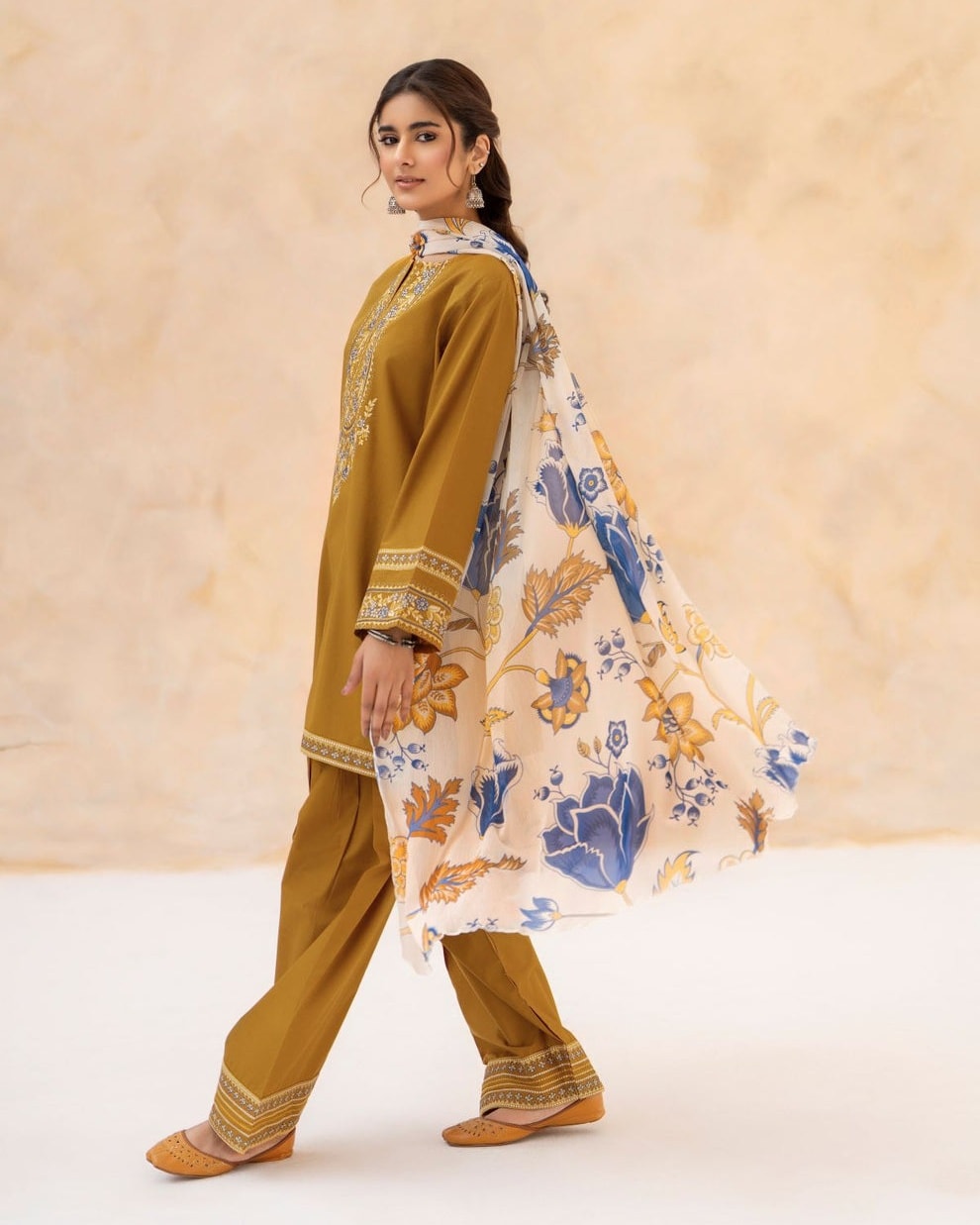 Glory [Embroidery 3.Pcs with Farshee Shalwar]