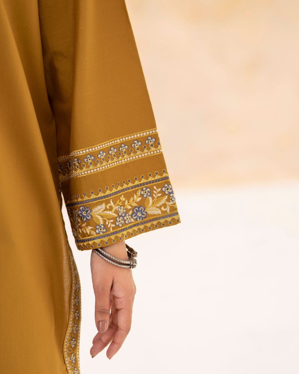 Glory [Embroidery 3.Pcs with Farshee Shalwar]