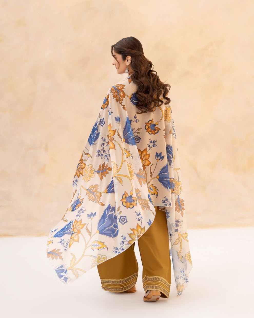 Glory [Embroidery 3.Pcs with Farshee Shalwar]