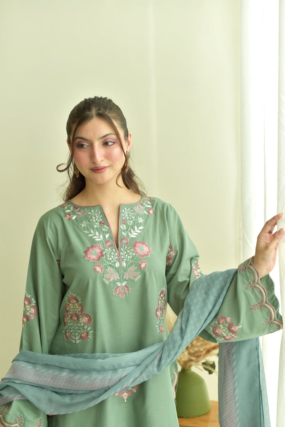Naina (Embroidery 3.PCs)