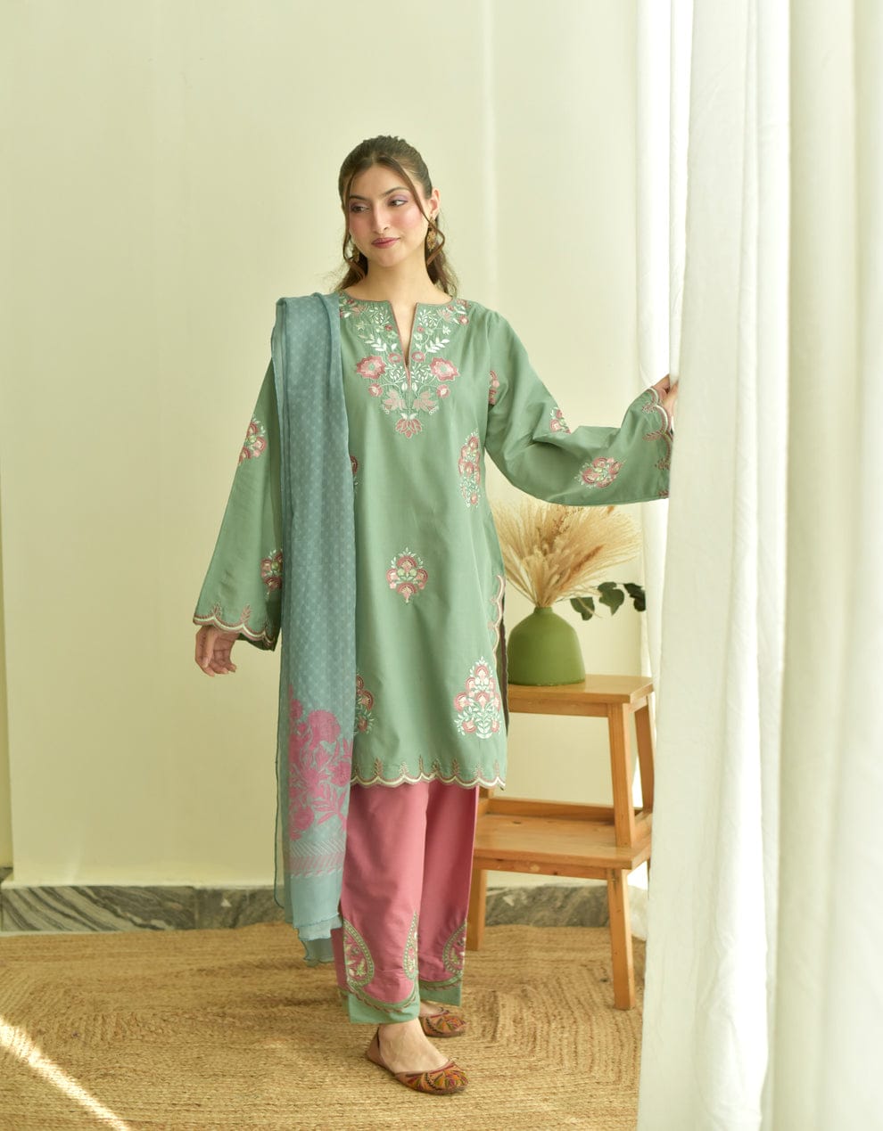 Naina (Embroidery 3.PCs)