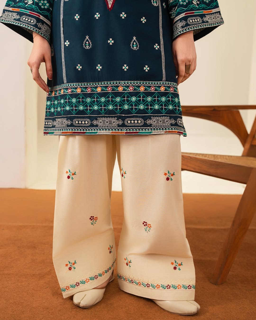 Zarqash (Embroidery 3.Pcs with bottom style Farshee Shalwar)