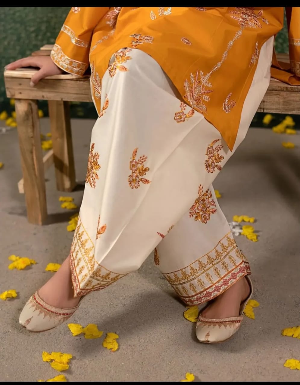 Rose Ember (Embroidery)(2.Pcs)