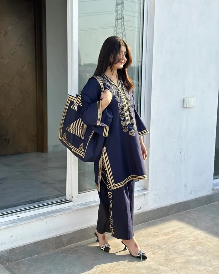 Pyramid Design with Matching Hand-Bag (2.Pcs)