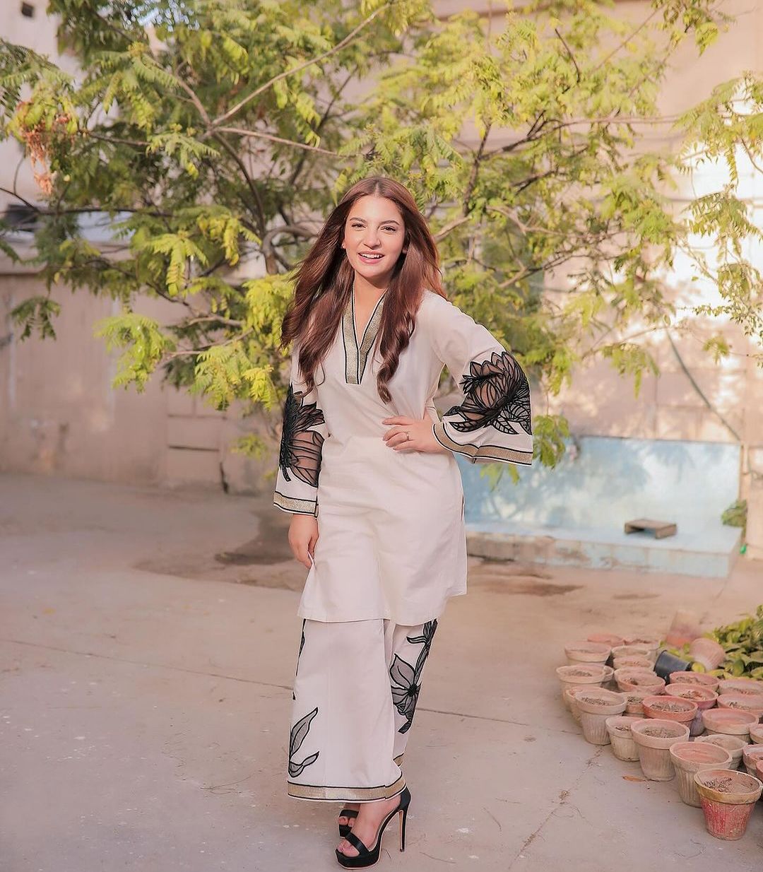 Almond (Embroidery Patchwork)(2.Pcs)