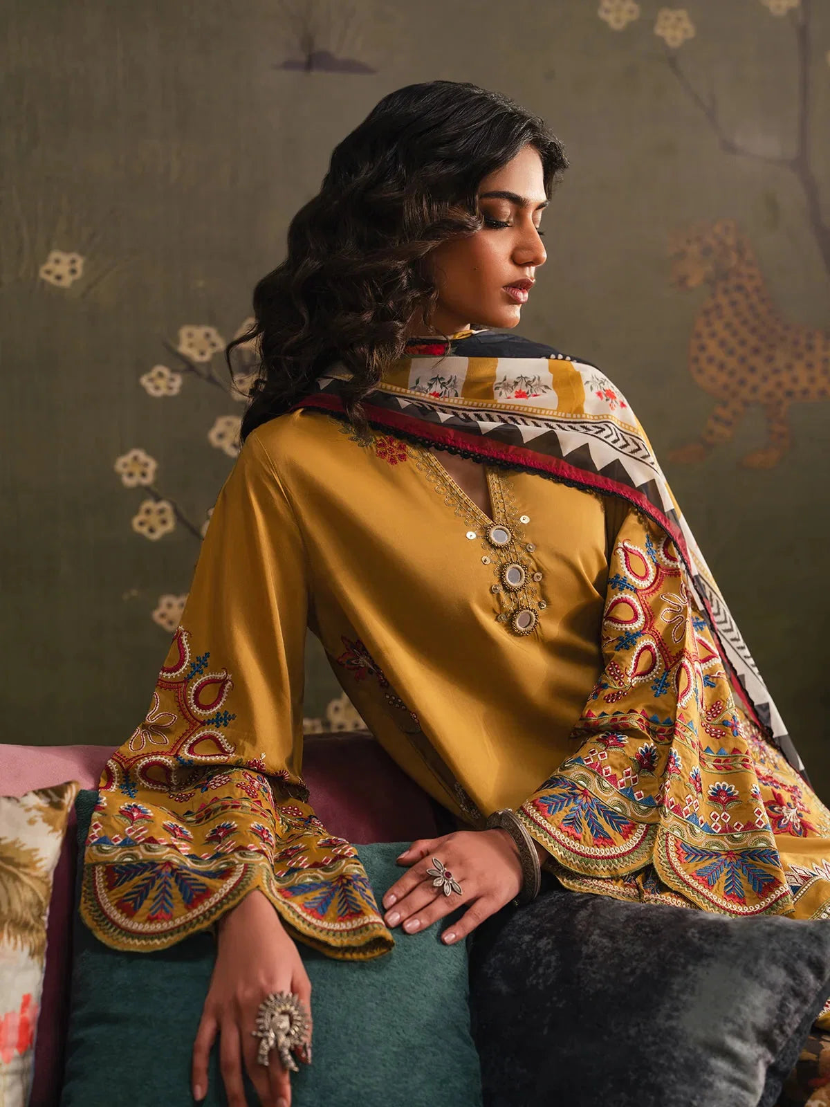 Sunehri (Embroidery 3.PCs with Farshee Shalwar)