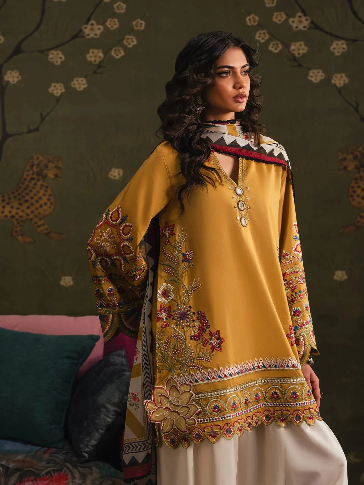 Sunehri (Embroidery 3.PCs with Farshee Shalwar)
